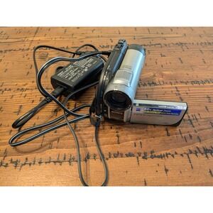 Sony HandyCam Camcorder DCR-DVD650 DVD Hybrid With Battery, Case , Charger B1